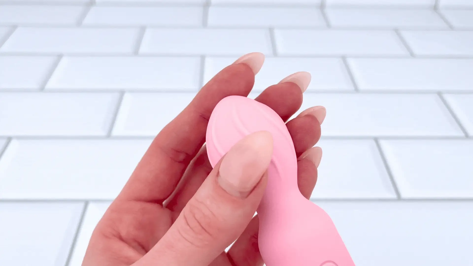 USB 微型阴蒂按摩棒振动器 - 性爱中更轻松、更强烈、更快速地获得阴蒂高潮！
