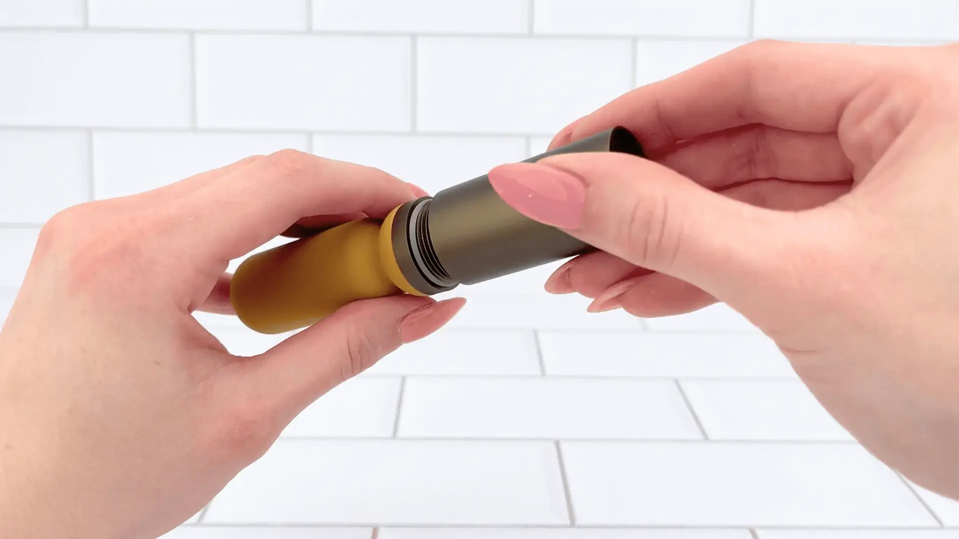 Luxury Slim Wand Vibrator with Broad Velvety Tip for Labia Coverage