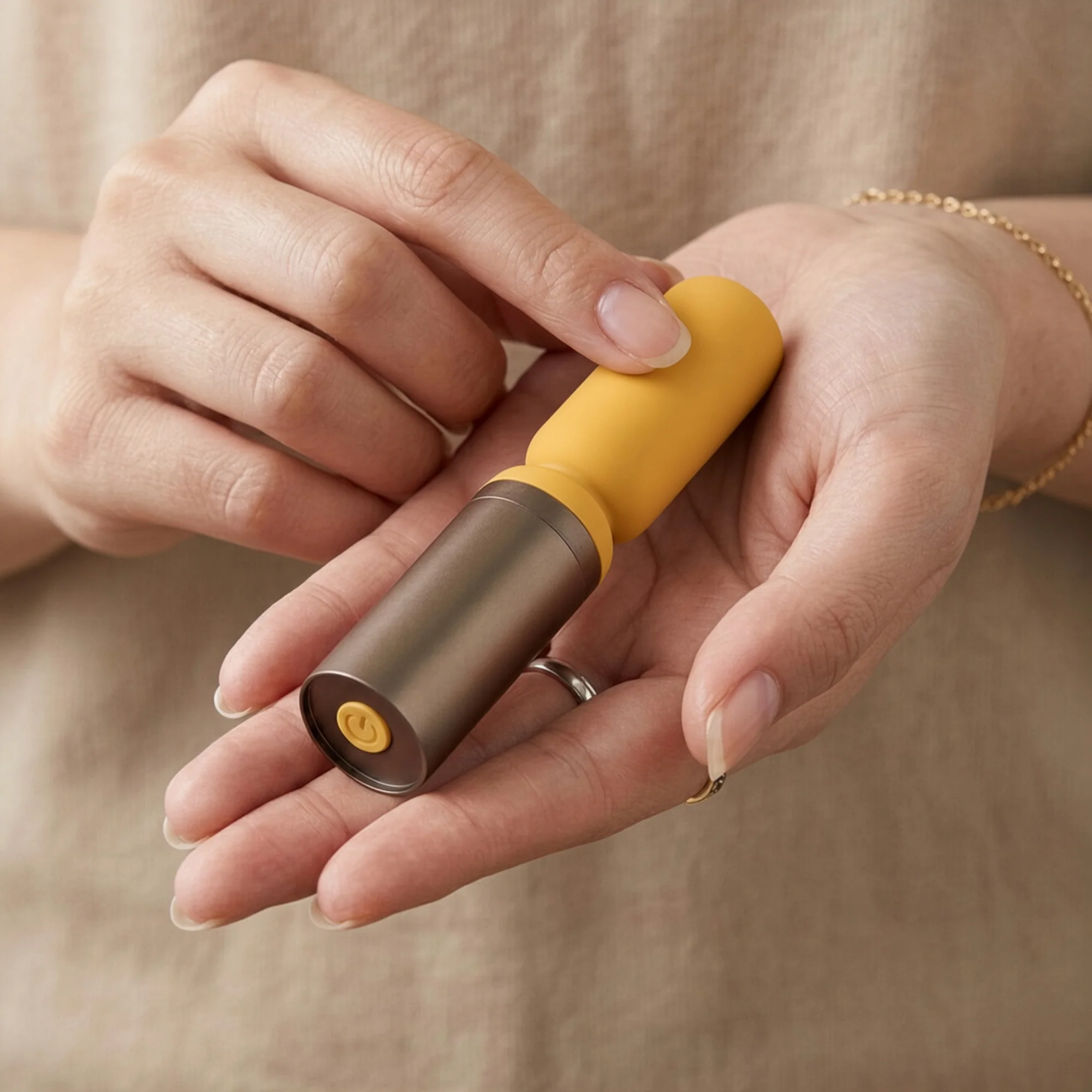 Luxury Slim Wand Vibrator with Broad Velvety Tip for Labia Coverage