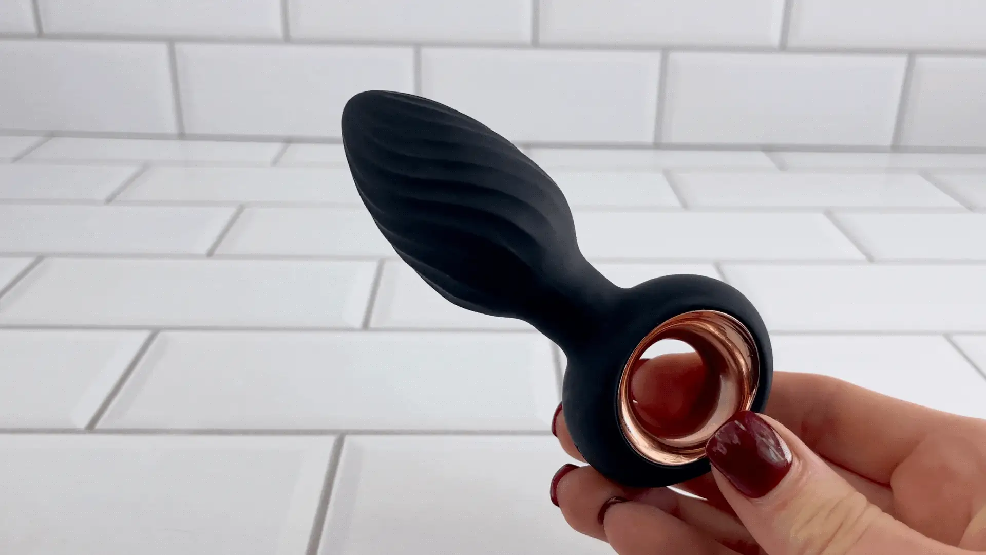 Gyrating Anal Plug With Remote Control and 9 Vibration Modes